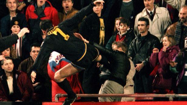 Il calcio kung – fu di Eric Cantona al tifoso del Crystal Palace