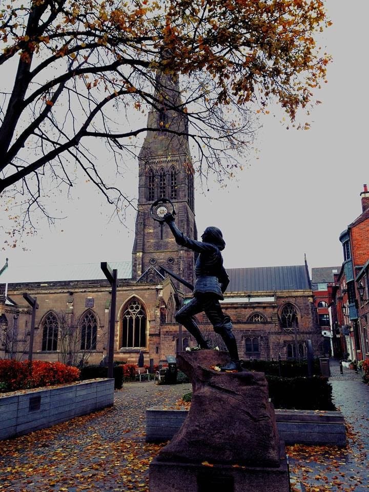 Un'altra vista della statua di Riccardo III a Leicester